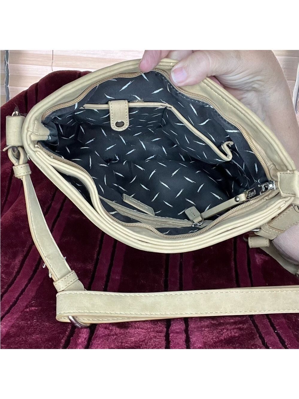 Kensie Crossbody/Shoulder Bag, Lt Gray w/tan, 12”A, 9.5”V, 3”W, Zip top & Mag T5 - Picture 4 of 12
